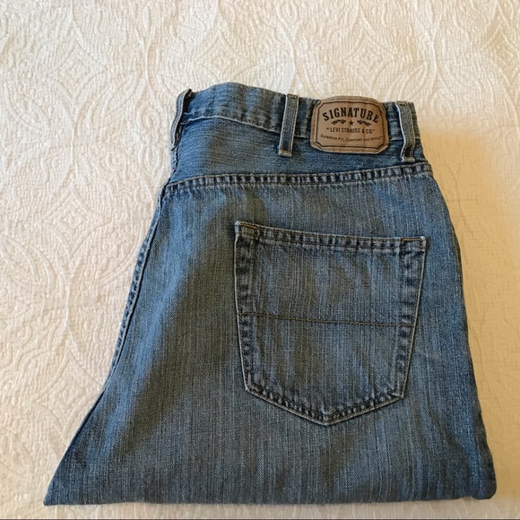 Levi Strauss & Co Signature Loose Light Wash Denim Shorts - Picture 4 of 10